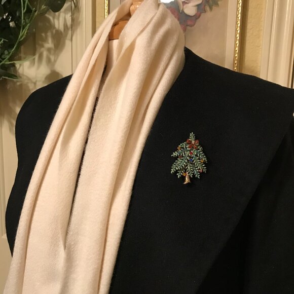 Avon 2004 1st Annual Christmas Tree Brooch - Picture 5 of 5